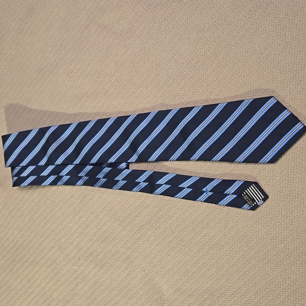 NAUTICA neck tie 100% silk like new